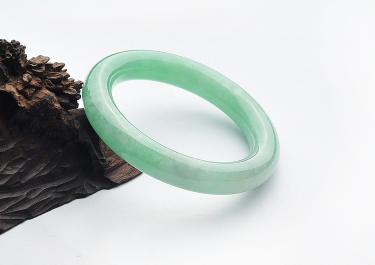 (超值推荐)糯冰种豆色圆条手镯(55.6mm)