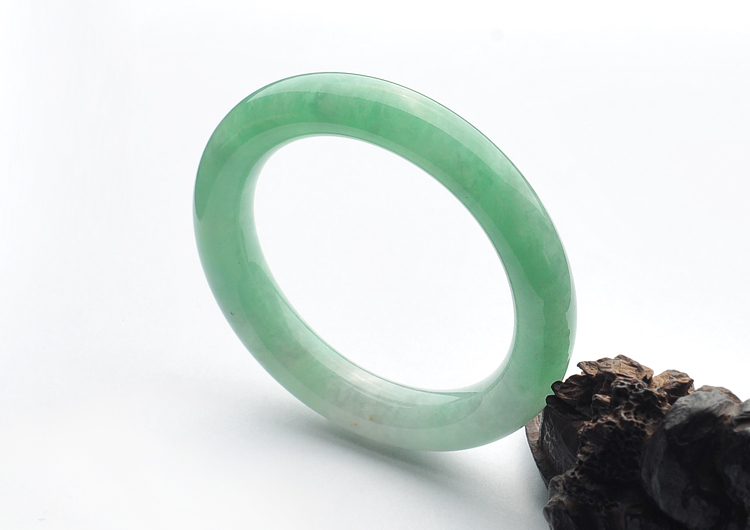 (超值推荐)糯冰种豆色圆条手镯(55.6mm)