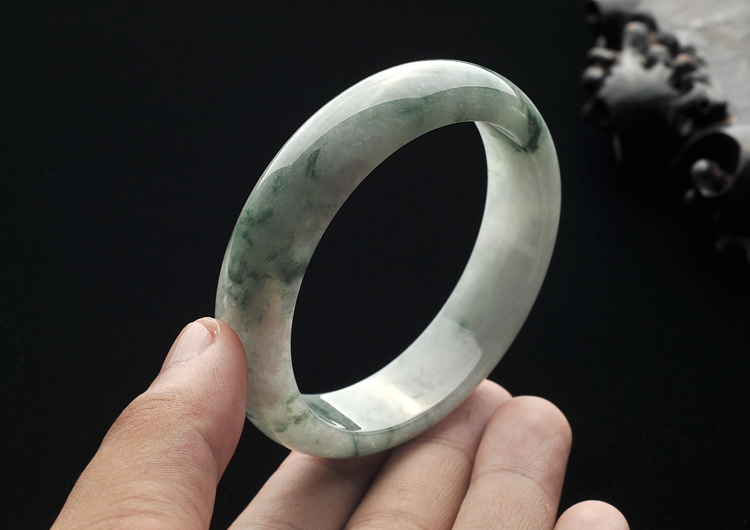 糯冰种飘花手镯(58.1mm)