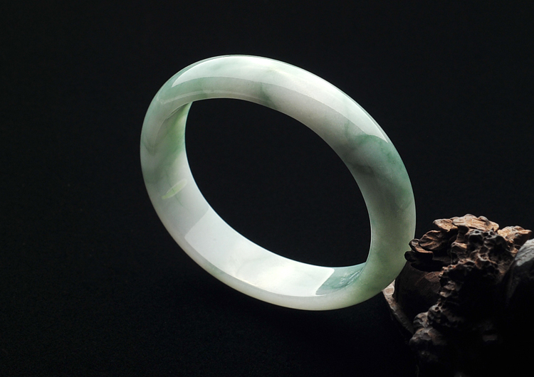 糯冰种飘花贵妃镯(55.2mm-47.6mm)