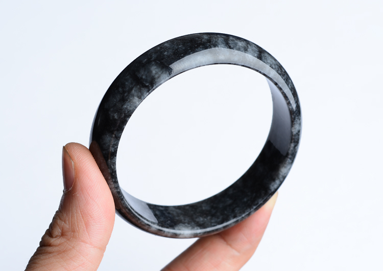 （超值推荐）糯冰种乌鸡色手镯（54.5mm）