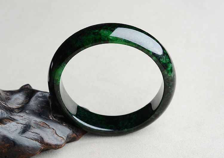 （超值推荐）细糯种廯加绿手镯（61.5mm）