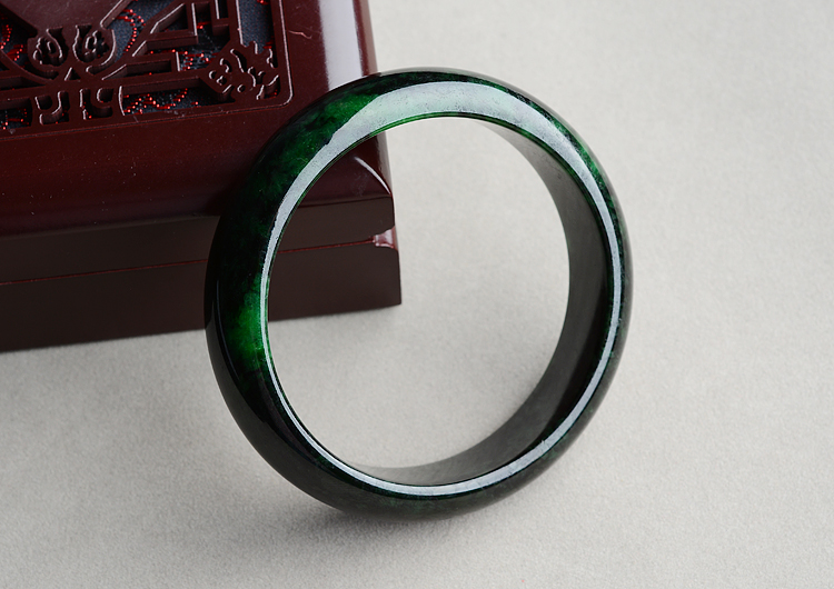 （超值推荐）细糯种廯加绿手镯（61.5mm）