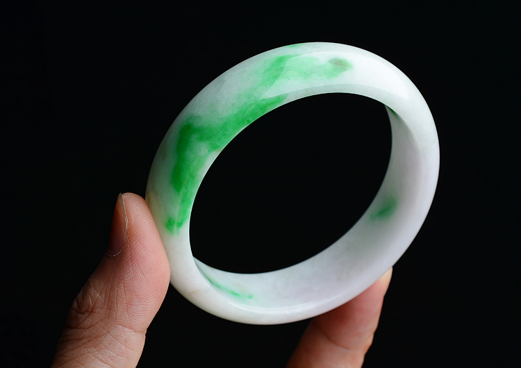 （超值推荐）糯冰种白底青手镯（58.2mm）