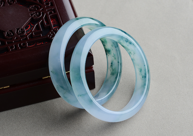 （超值推荐）冰种飘兰花手镯（55.3mm/56mm）（一对）