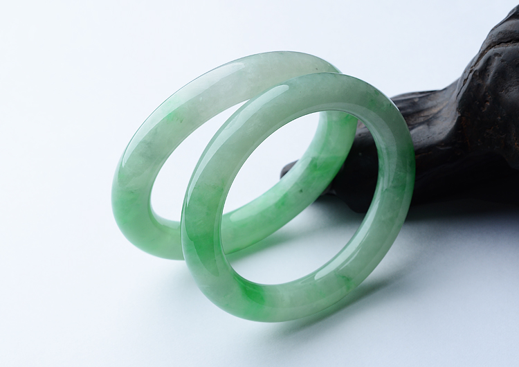（超值推荐）糯冰种飘翠圆条手镯（55.8mm/55mm）（一对）