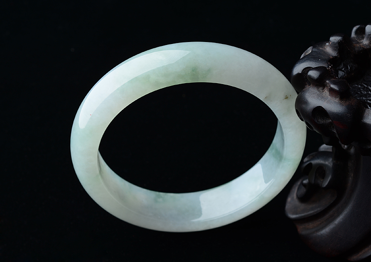 (超值推荐)冰种飘花手镯（58mm）