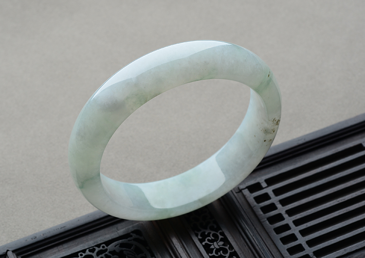 (超值推荐)冰种飘花手镯（58mm）