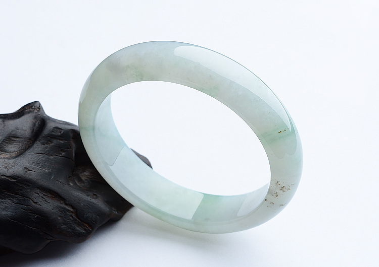 (超值推荐)冰种飘花手镯（58mm）