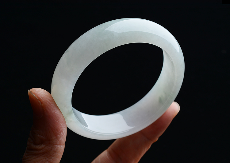 (超值推荐)冰种飘花手镯（56mm）