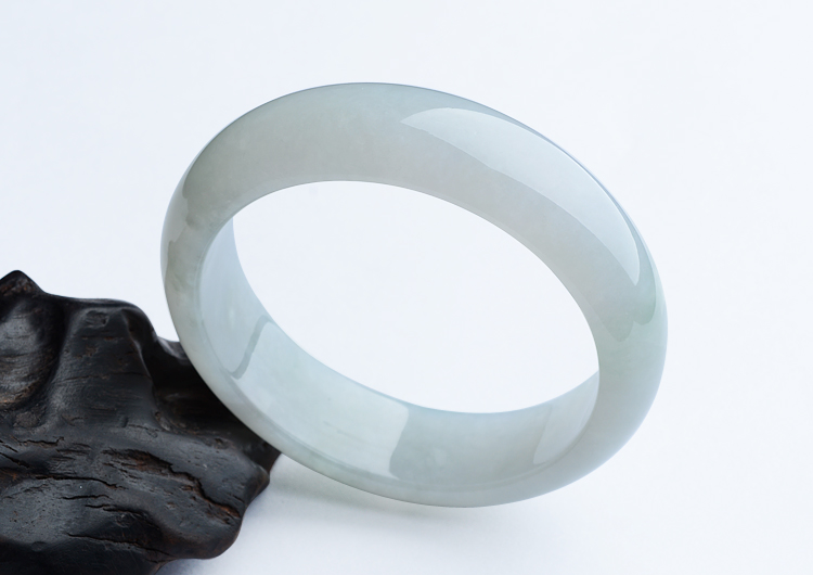 (超值推荐)冰种飘花手镯（56mm）
