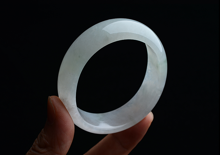 (超值推荐)冰种略飘花贵妃镯（54.5mm-47.8mm）
