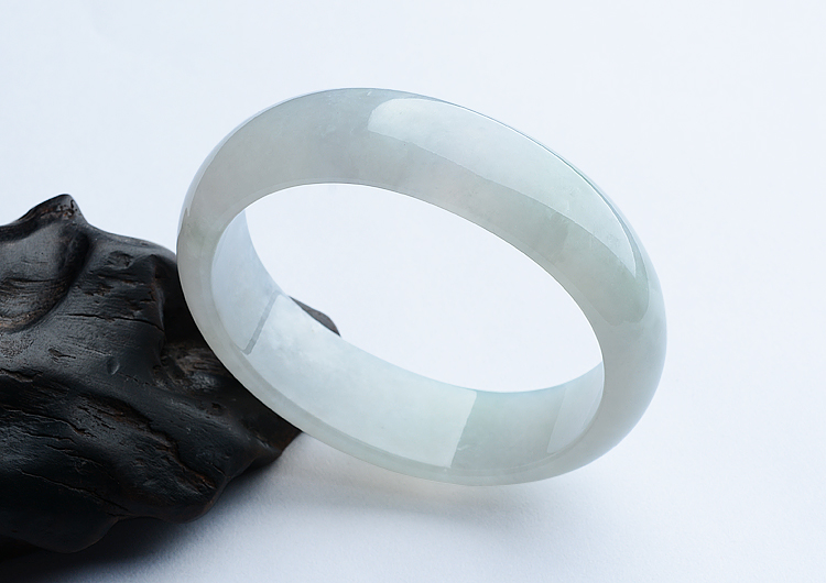 (超值推荐)冰种略飘花贵妃镯（54.5mm-47.8mm）