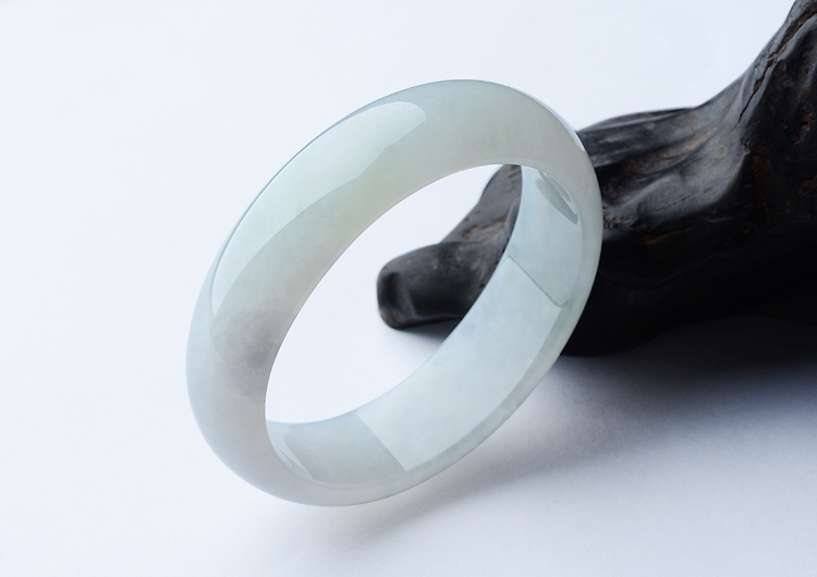 (超值推荐)冰种略飘花贵妃镯（54.5mm-47.8mm）
