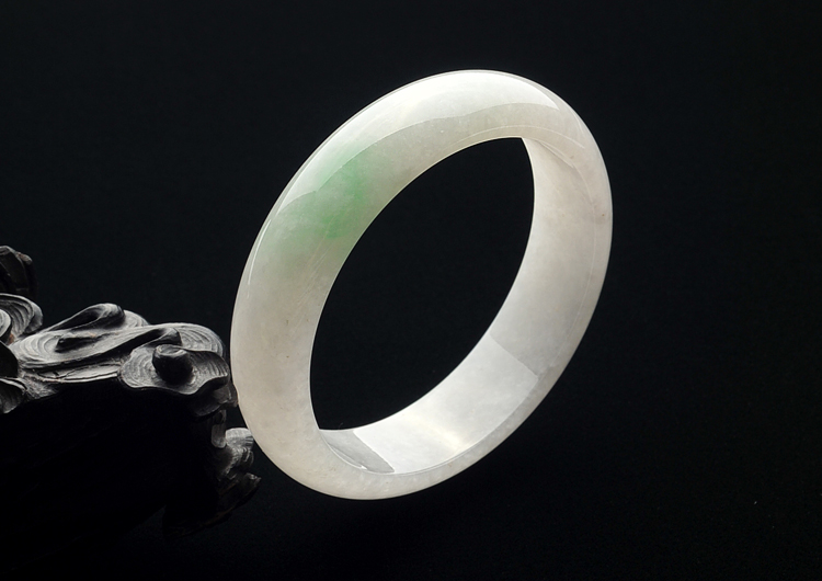 糯冰种飘绿花手镯(58.2mm)