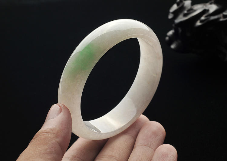 糯冰种飘绿花手镯(58.2mm)