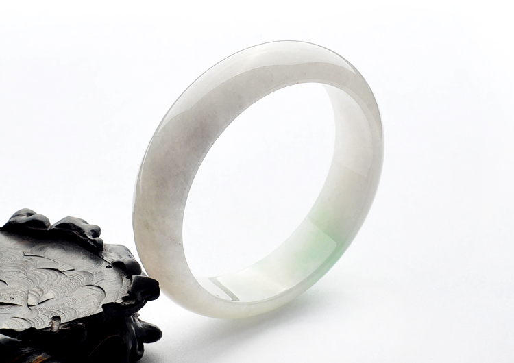糯冰种飘绿花手镯(58.2mm)