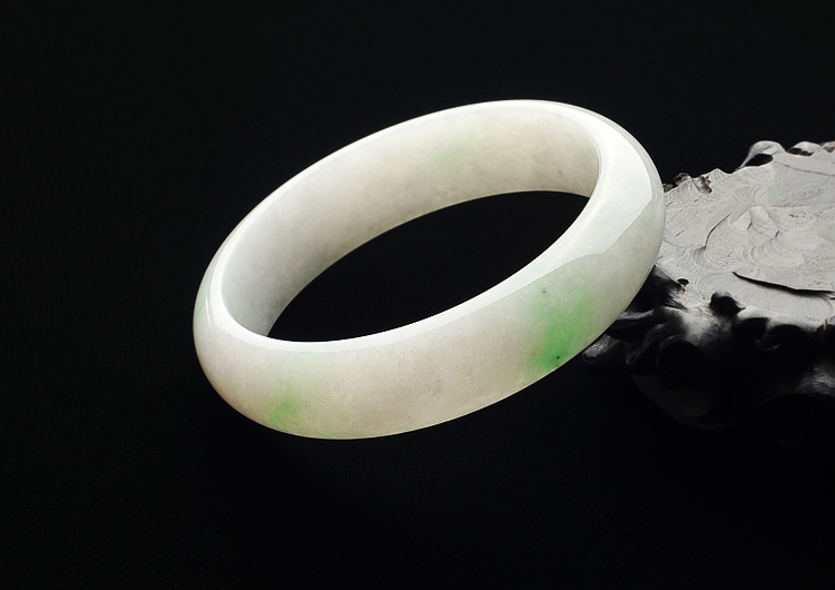 糯冰种飘绿花手镯(58.1mm)