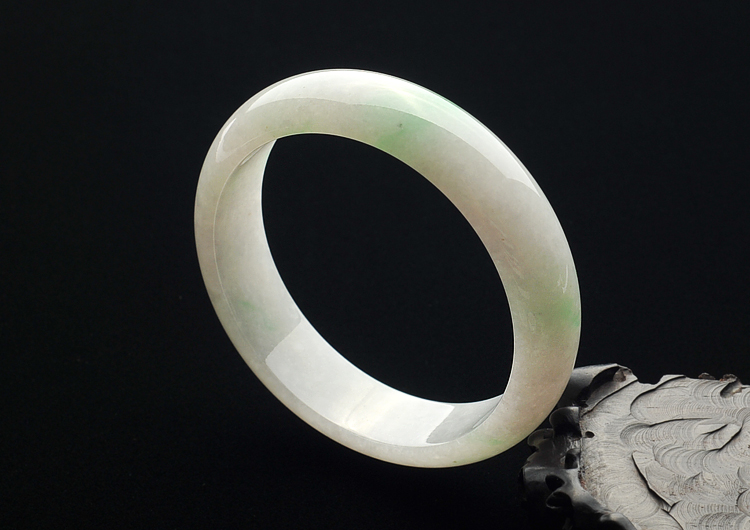 糯冰种飘绿花手镯(58.1mm)