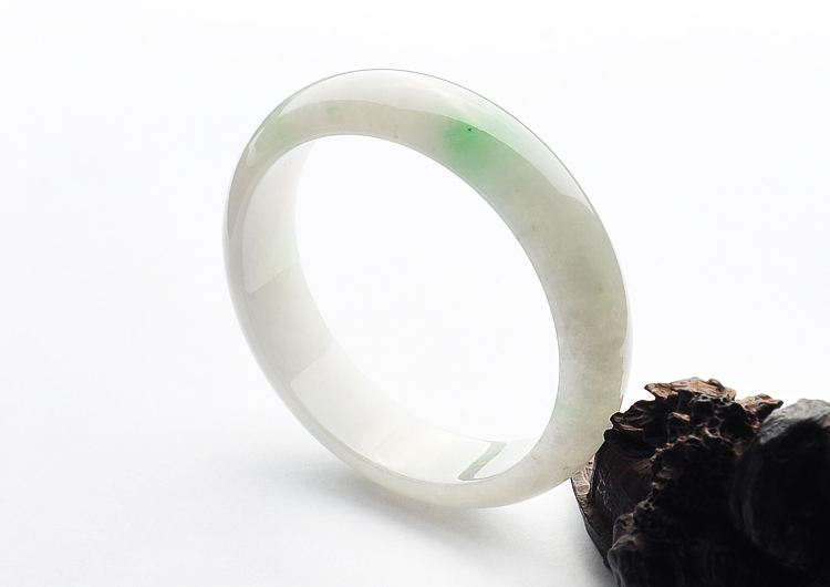 糯冰种飘绿花手镯(58.1mm)