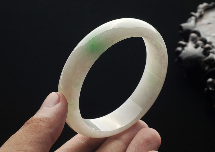 糯冰种飘绿花手镯(58.1mm)