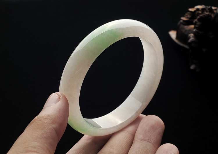 糯冰种飘绿花手镯(58mm)