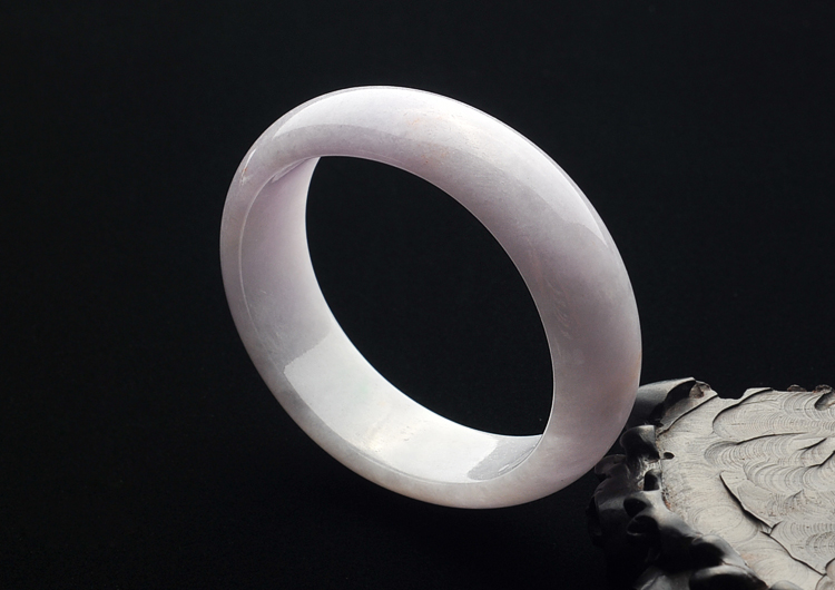 糯冰种淡紫罗兰贵妃镯(56.2mm-49.6mm)