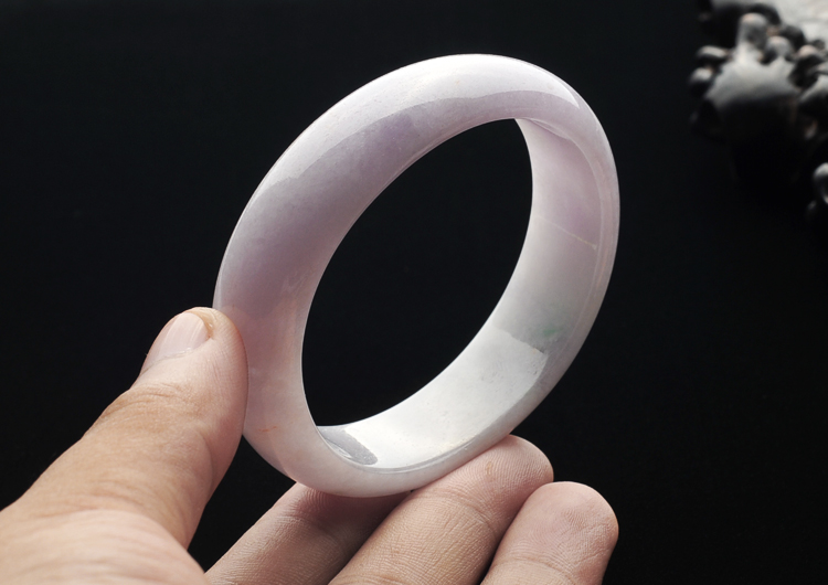 糯冰种淡紫罗兰贵妃镯(56.2mm-49.6mm)