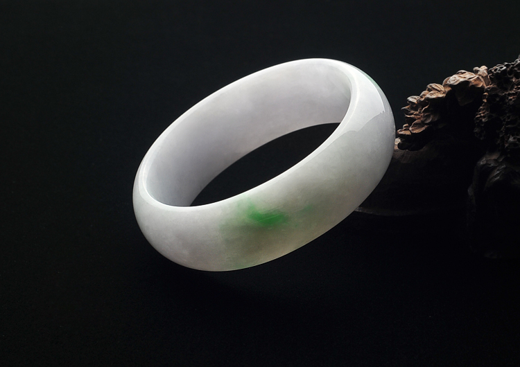 糯冰种春带彩贵妃镯(53.5mm-46.7mm)