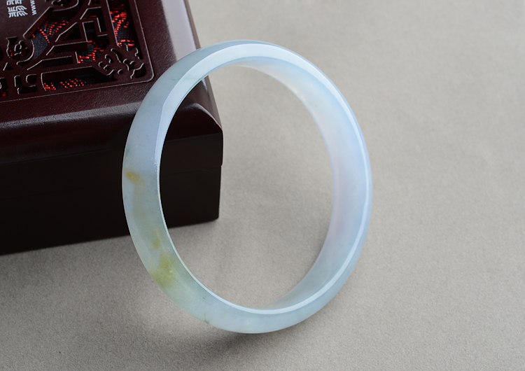 (超值推荐)冰种晴水略飘黄翡手镯（63.2mm）