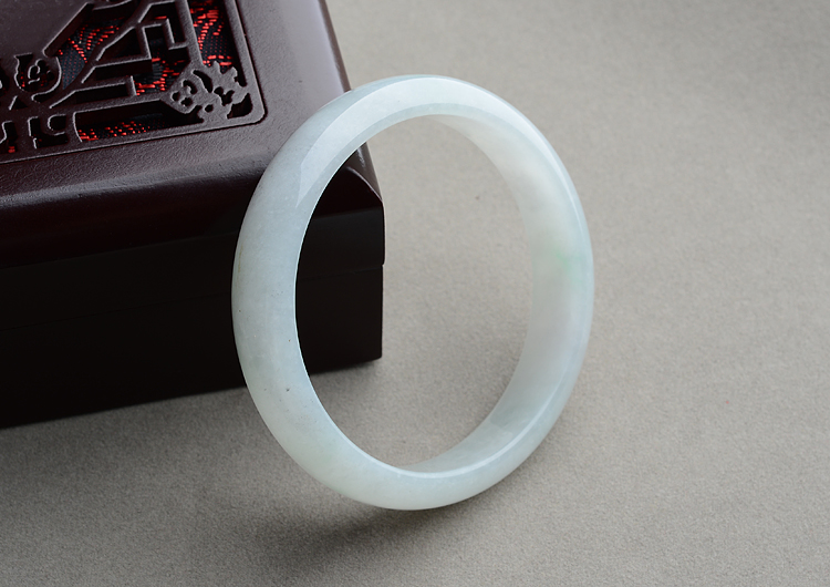 (超值推荐)糯冰种晴水手镯（54.5mm）