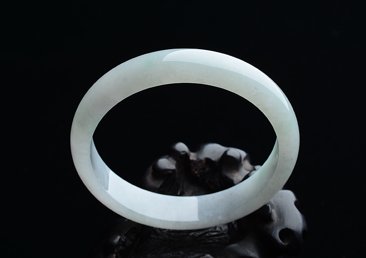 (超值推荐)糯冰种晴水手镯（54.5mm）
