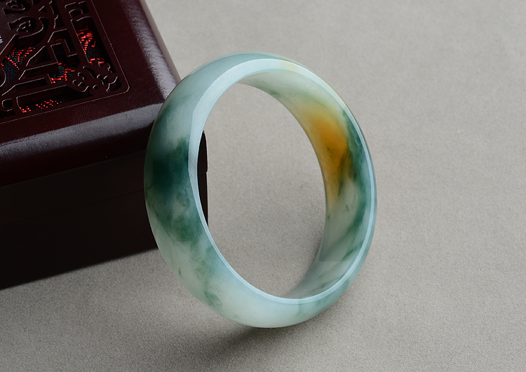 (超值推荐)糯冰种飘花带黄翡手镯（58mm）