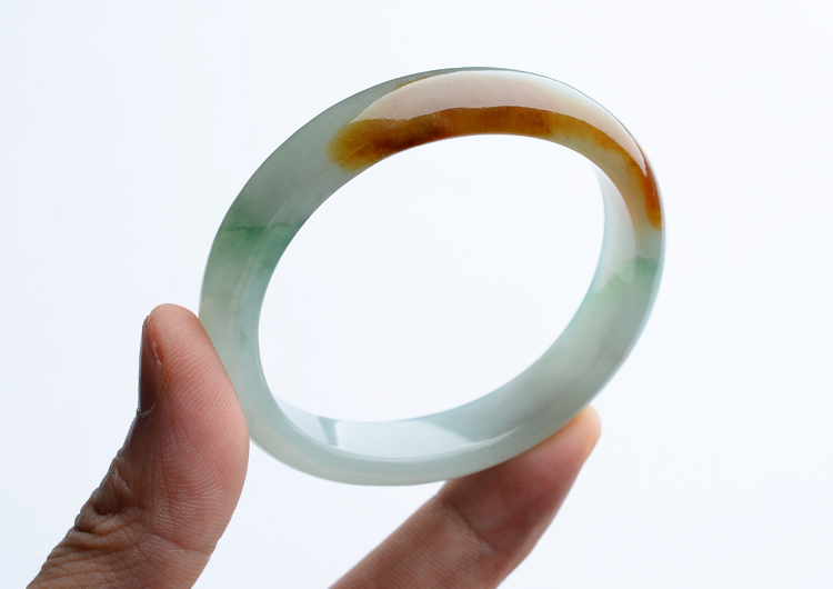 (超值推荐)糯冰种飘花带黄翡贵妃镯（54.3mm-48.8mm）