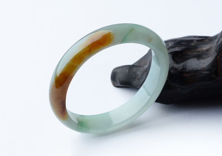 (超值推荐)糯冰种飘花带黄翡贵妃镯（54.3mm-48.8mm）
