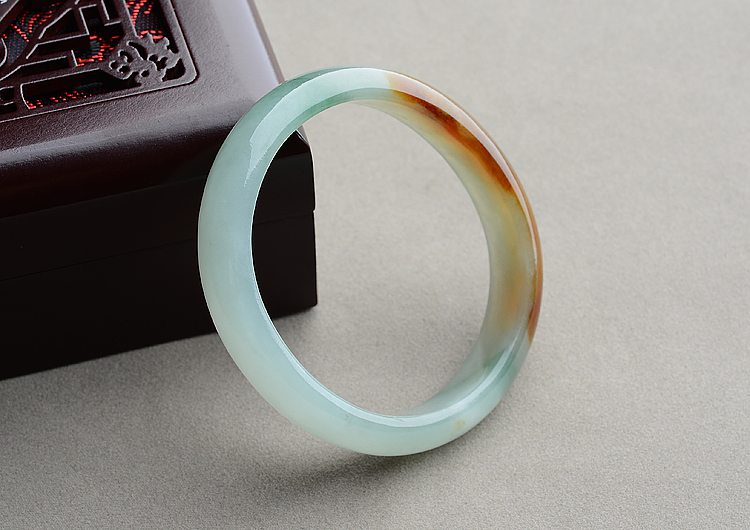 (超值推荐)糯冰种飘花带黄翡贵妃镯（54.3mm-48.8mm）