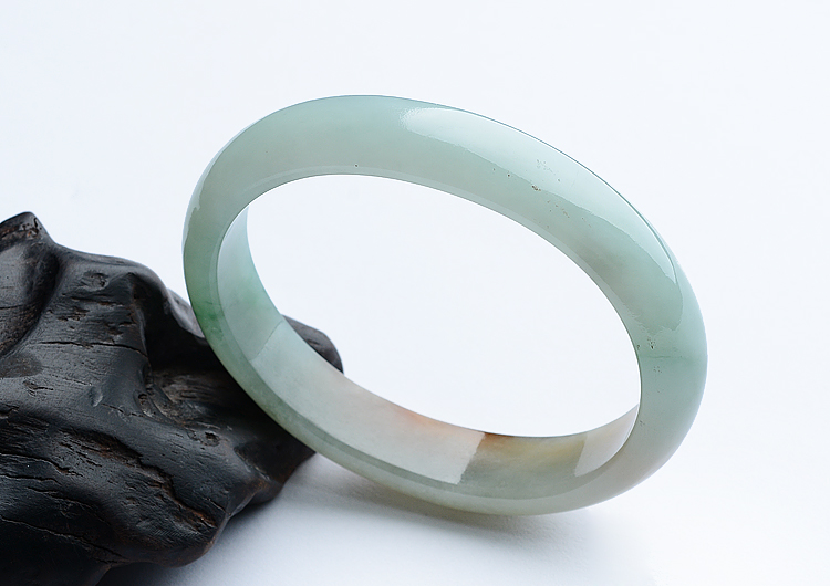 (超值推荐)糯冰种飘花带黄翡贵妃镯（54.3mm-48.8mm）