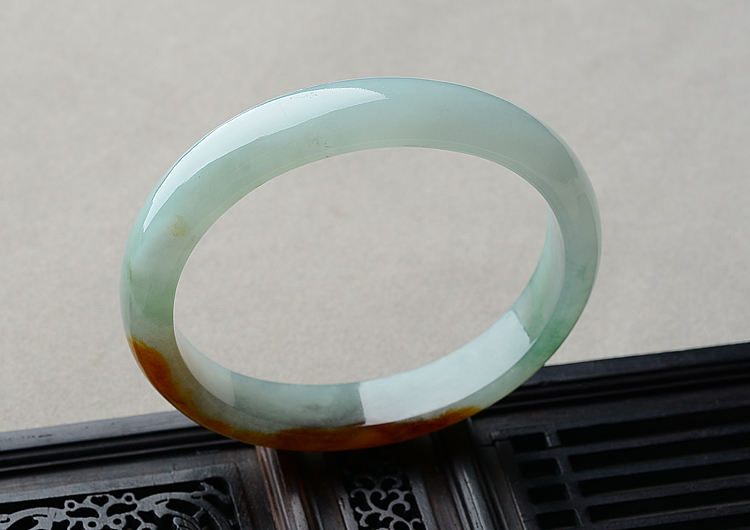 (超值推荐)糯冰种飘花带黄翡贵妃镯（54.3mm-48.8mm）