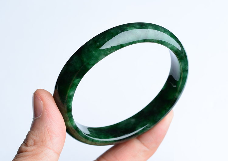 (超值推荐)糯冰种癣加绿贵妃镯(56mm-49.2mm)