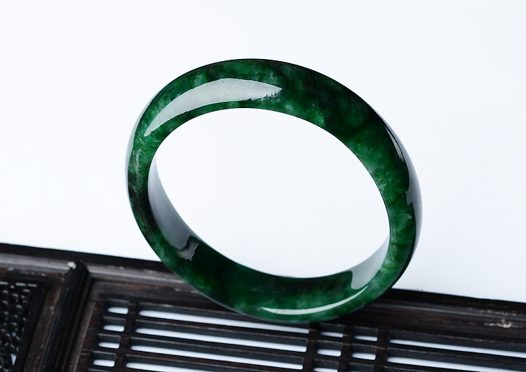 (超值推荐)糯冰种癣加绿贵妃镯(56mm-49.2mm)