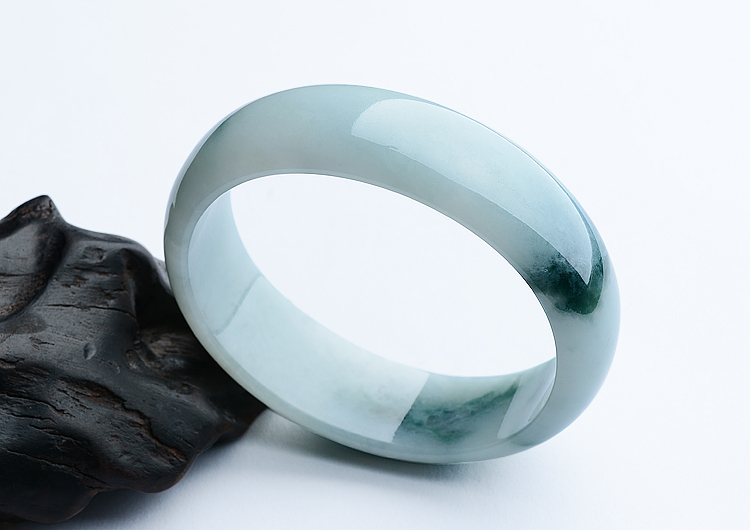 (超值推荐)糯冰种飘花贵妃镯（56.5mm-50.6mm）
