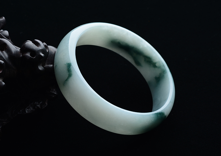 (超值推荐)糯冰种飘花贵妃镯（56.5mm-50.6mm）