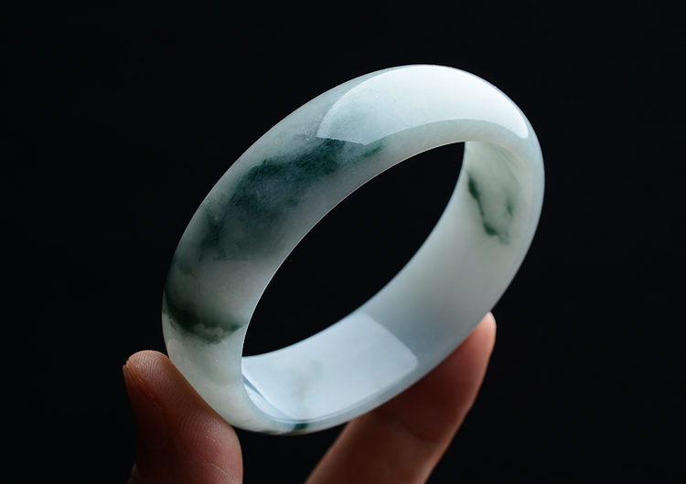 (超值推荐)糯冰种飘花贵妃镯（56.5mm-50.6mm）