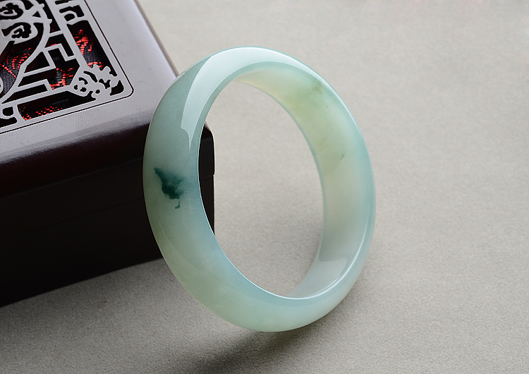 (超值推荐)糯冰种飘花手镯（56.8mm）