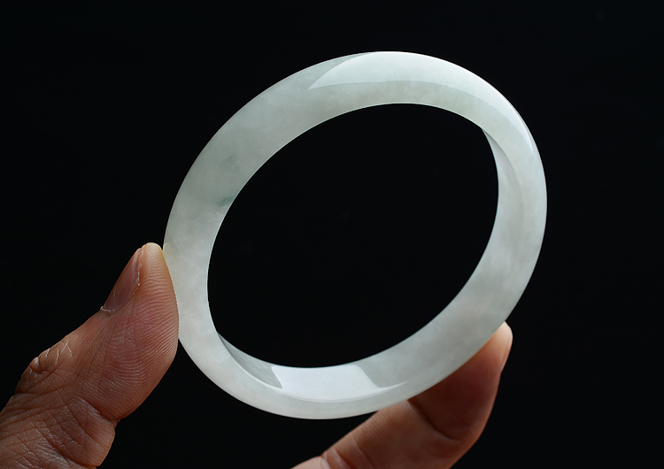 (超值推荐)糯冰种淡晴水手镯（58mm）