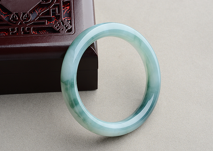 糯冰种晴水飘花圆条手镯（57.8mm）