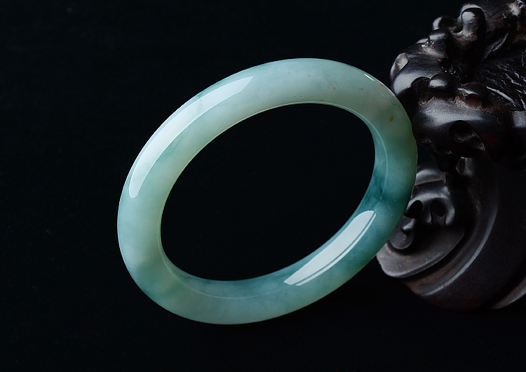 糯冰种晴水飘花圆条手镯（57.8mm）
