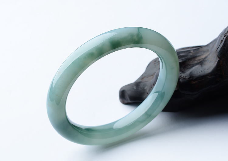 糯冰种晴水飘花圆条手镯（57.8mm）