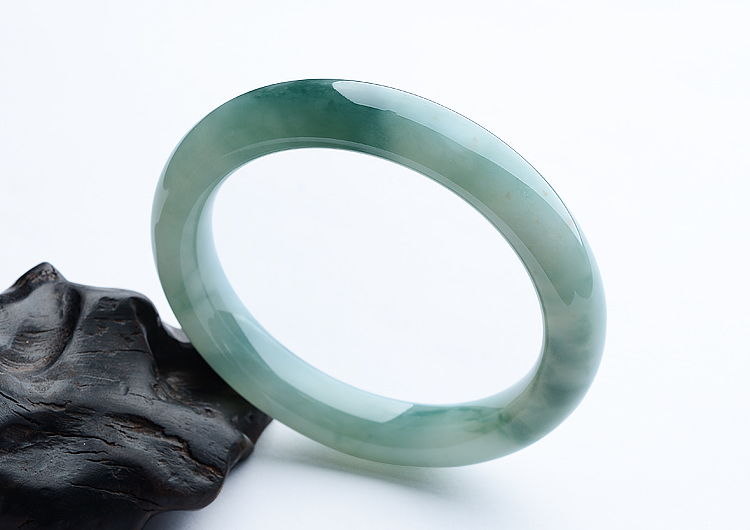 糯冰种晴水飘花圆条手镯（57.8mm）