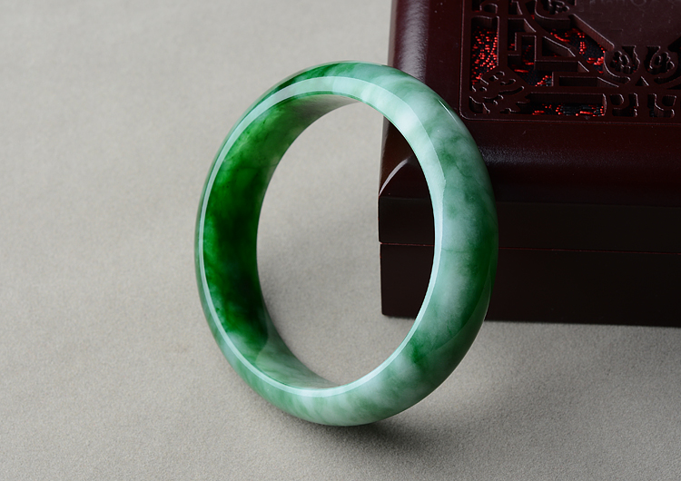 (超值推荐)糯冰种瓜皮绿手镯（58mm）